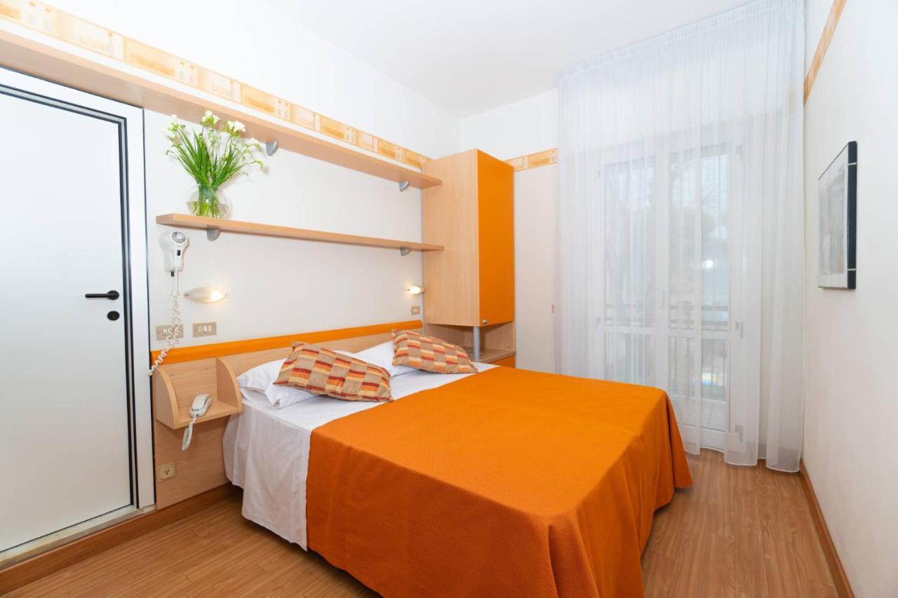 Hotel Sampaoli เบลลาเรีย-อีเจอา มารีนา ภายนอก รูปภาพ