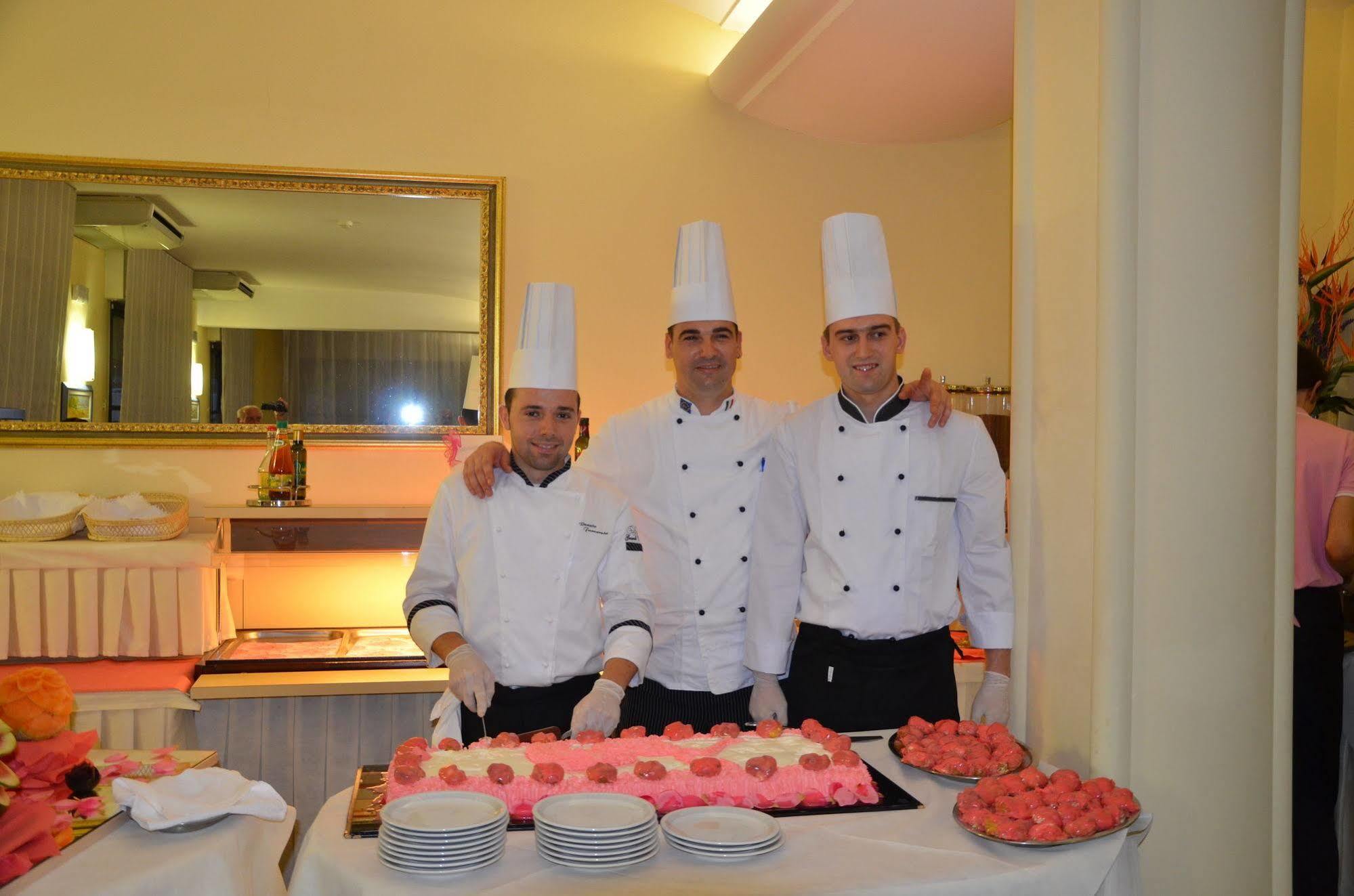 Hotel Sampaoli เบลลาเรีย-อีเจอา มารีนา ภายนอก รูปภาพ